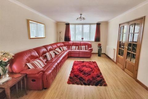 10 Hutton Drive, Hutton, Brentwood, CM13 2RQ