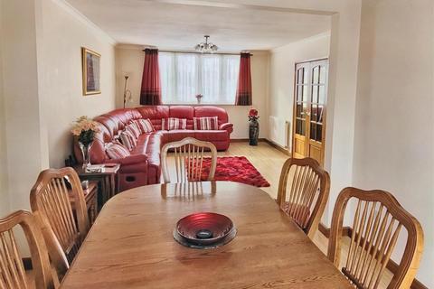 10 Hutton Drive, Hutton, Brentwood, CM13 2RQ