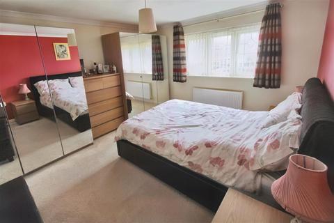 10 Hutton Drive, Hutton, Brentwood, CM13 2RQ