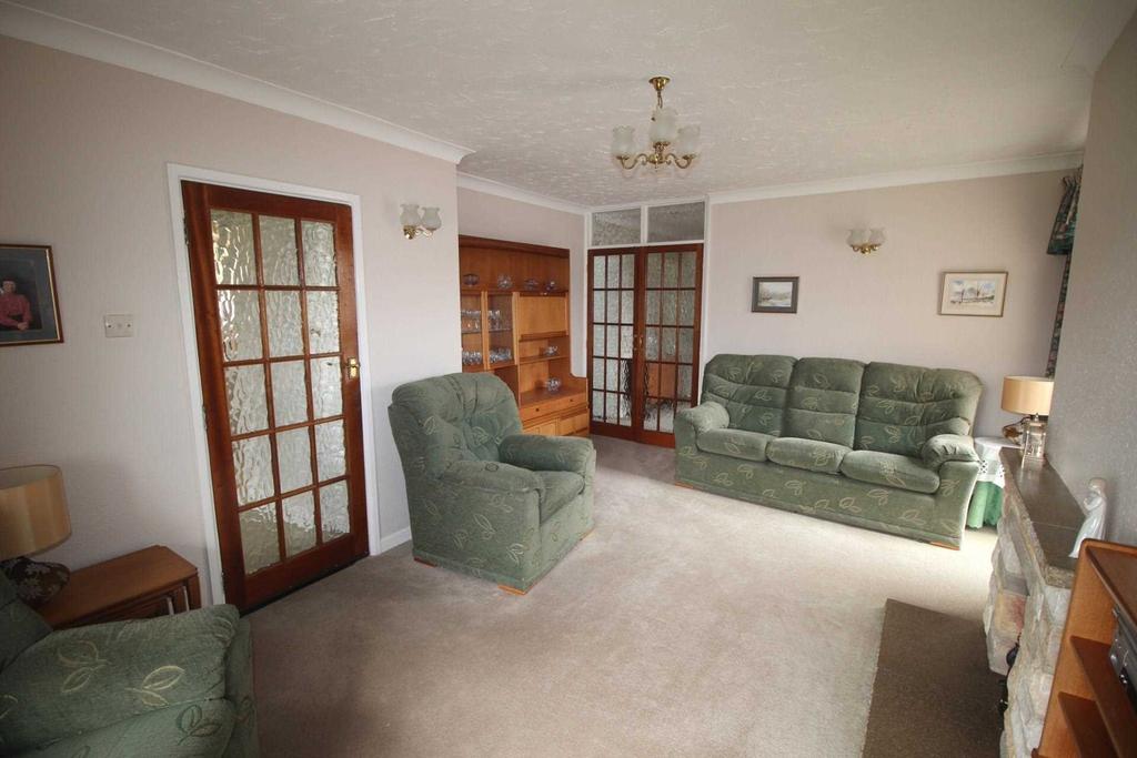 Crescent Road, Heybridge 3 bed detached bungalow £450,000