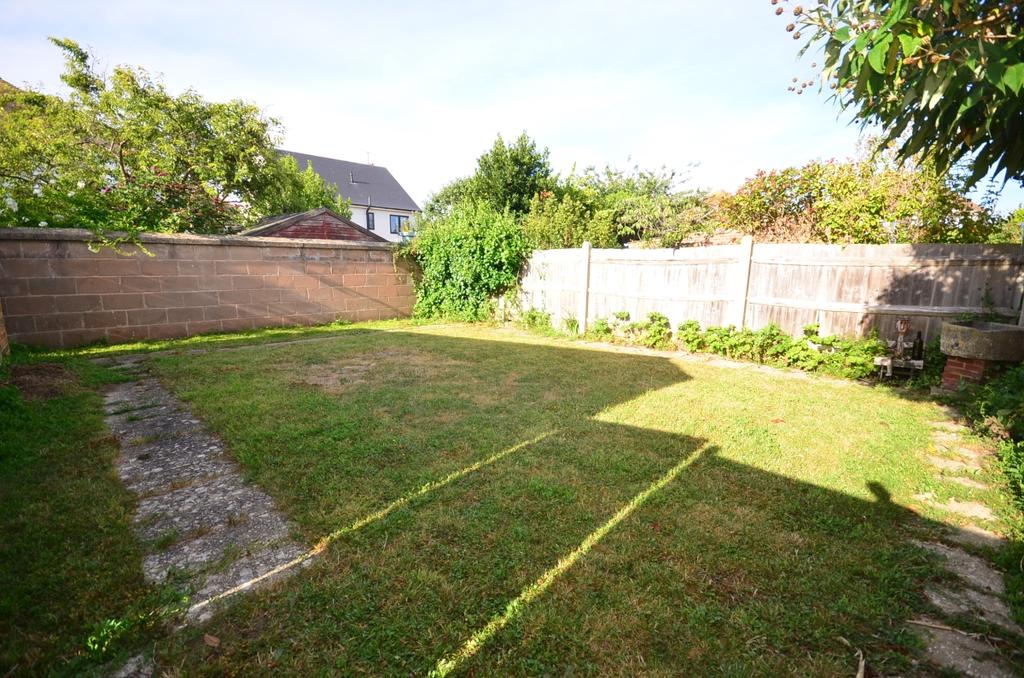 Latimer Road Worthing BN11 2 bed £1,050 pcm (£242 pw)