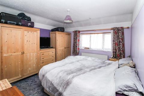 3 bedroom end of terrace house for sale - Penrith Road, Romford, Essex, RM3