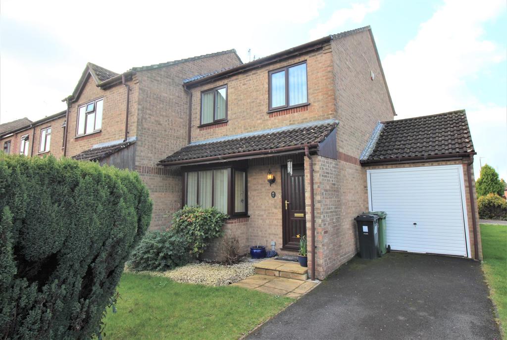 Larkspur Close, Thornbury, Bristol... 3 bed end of terrace house £299,995