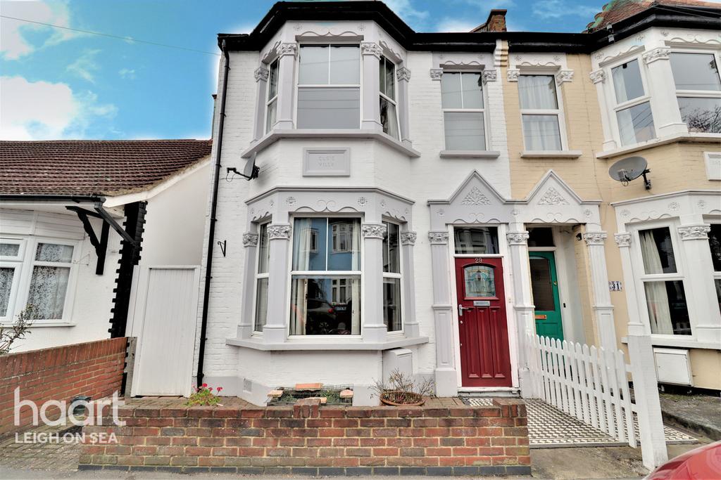 Lansdowne Avenue, LeighOnSea 3 bed semidetached house £550,000