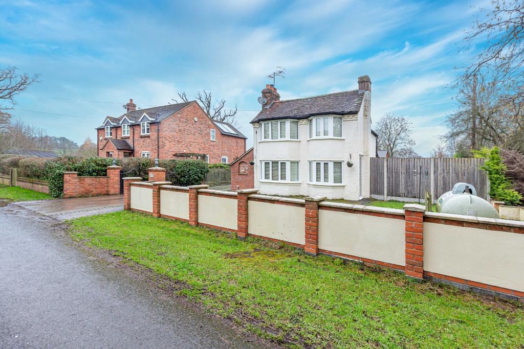 Plum Cottage, Gilver Lane, Hanley Castle, Worcestershire, WR8 0AT 3 bed