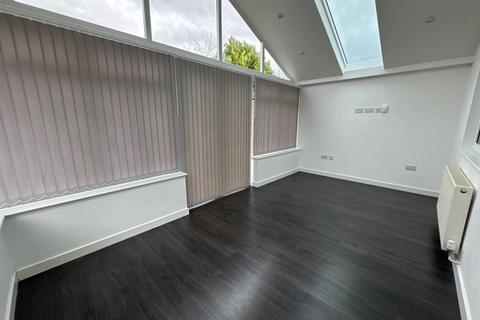 2 bedroom bungalow to rent, Holmwood Close, Duston, Northampton, NN5