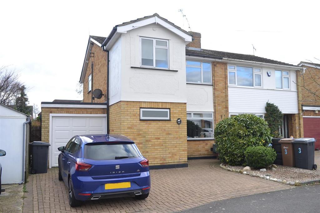 Longshots Close, Chelmsford 3 bed semidetached house for sale £475,000