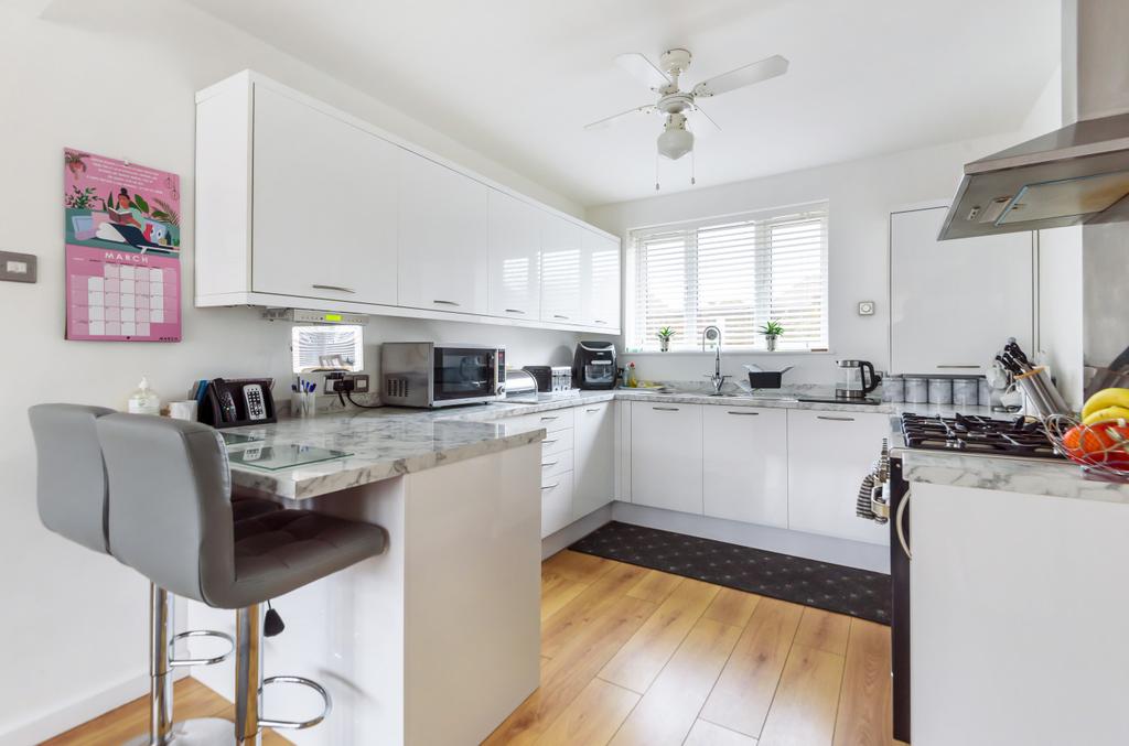 Stoke Park Road, 4 bed detached house £500,000