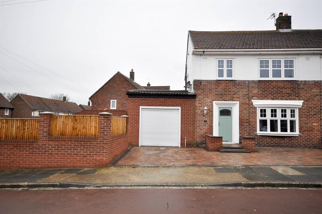 Hillside Drive, Whitburn 3 bed semidetached house £225,000