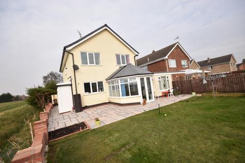 4 bedroom detached house to rent, Cliffe Avenue, Ruskington, NG34