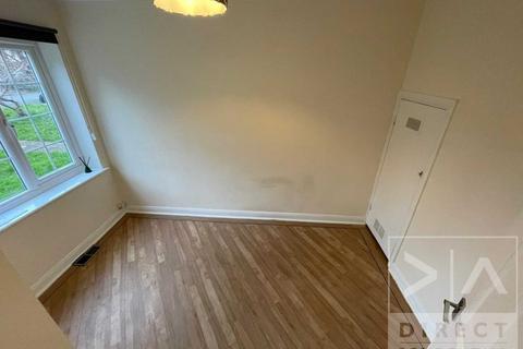 4 bedroom end of terrace house to rent, Milton Gardens, Epsom KT18