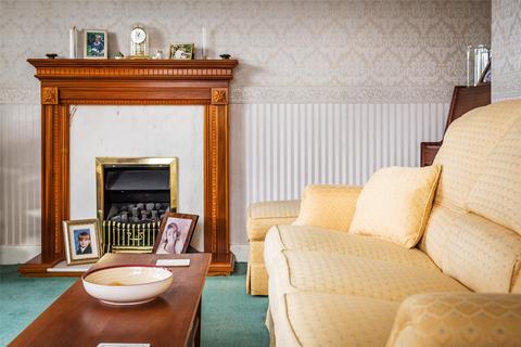 30 Orchard Way, Oxted, RH8 9DJ