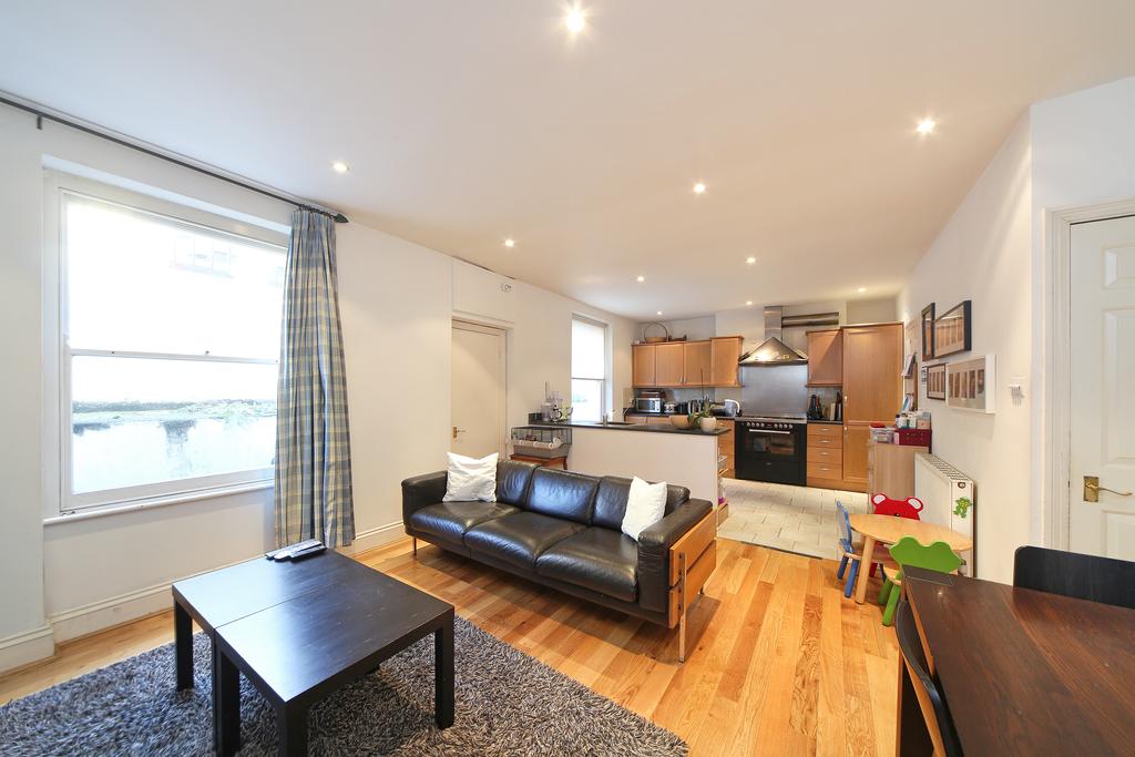 Hannell Road, Fulham, Fulham, London... 4 bed house £3,250 pcm (£750 pw)