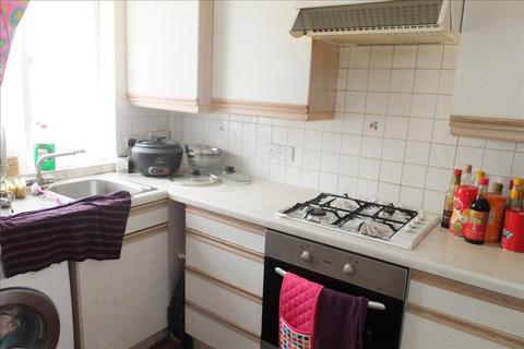 2 bedroom house to rent, Missenden Close, Bedfont, TW14