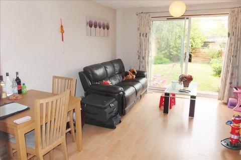 2 bedroom house to rent, Missenden Close, Bedfont, TW14