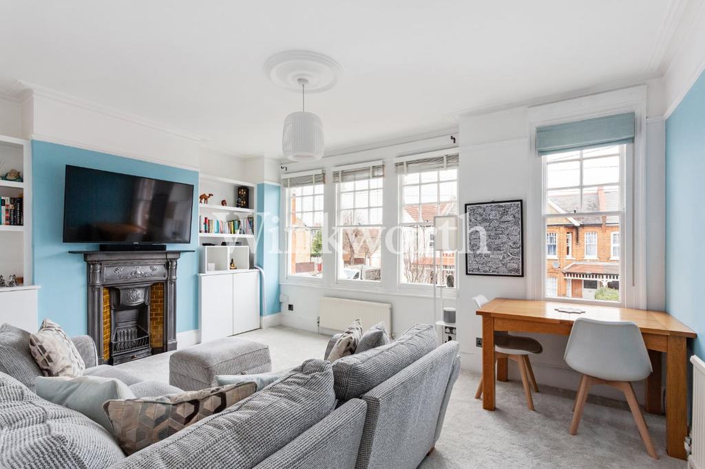 Park Avenue, London, N13 1 bed apartment £375,000