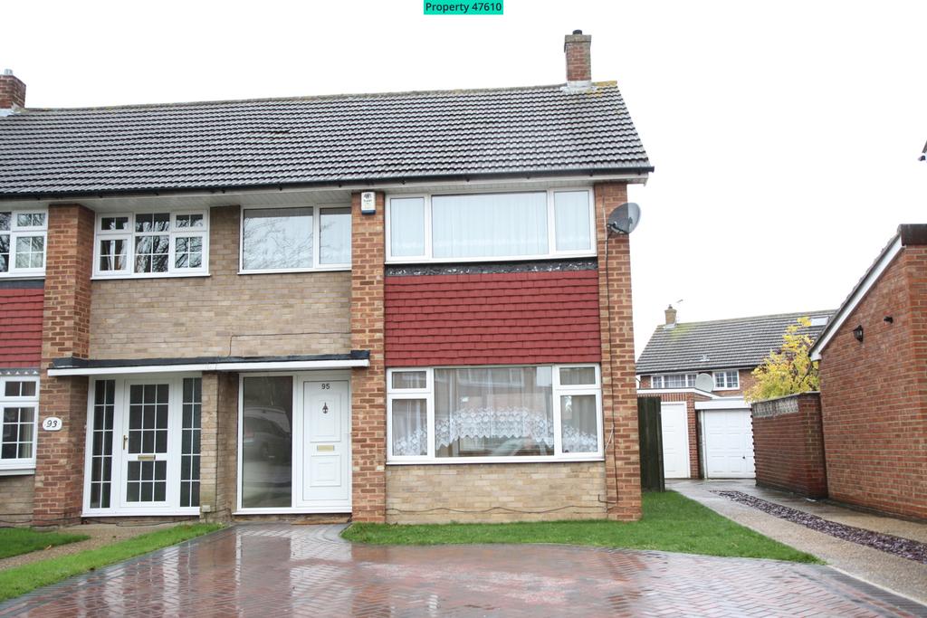 Marling Way, Gravesend, DA12 4RQ 3 bed semidetached house £1,350 pcm