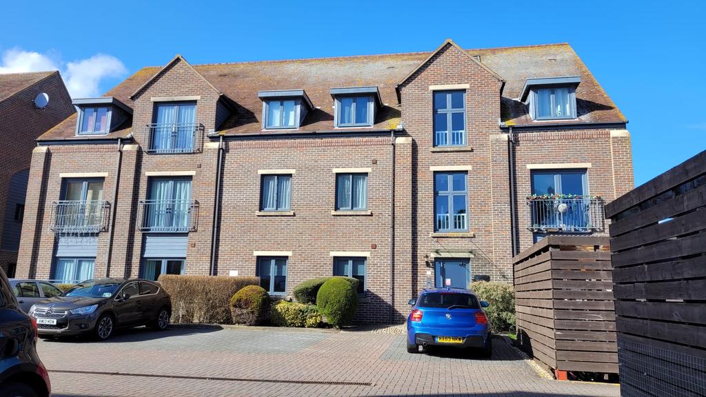 Gosport Heritage Way Unfurnished 2 bed ground floor flat £875 pcm (£