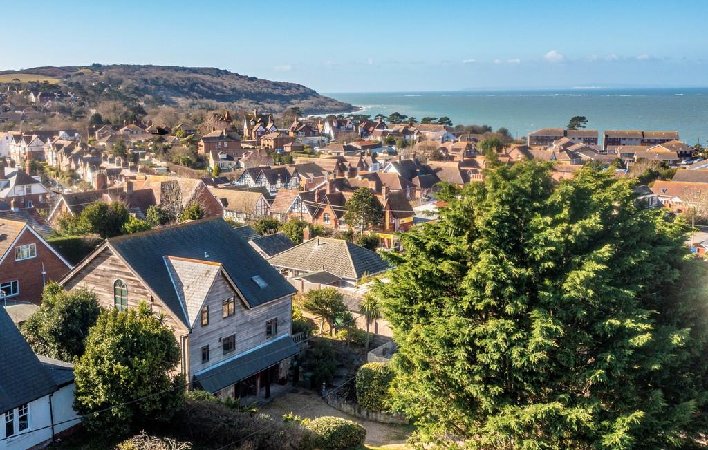 Totland Bay, Isle of Wight 3 bed detached house £725,000