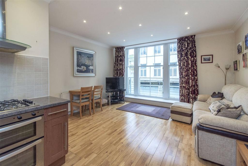 Lounge/Kitchen
