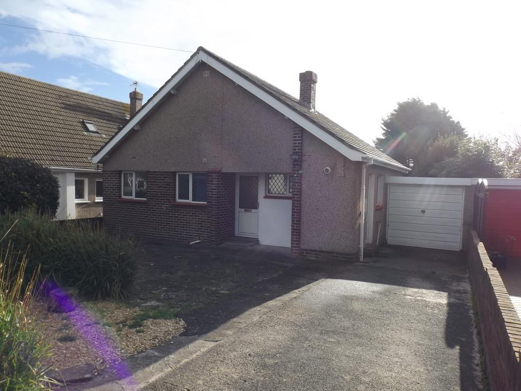 42 Penylan Avenue, Porthcawl... 2 bed detached bungalow £950 pcm (£