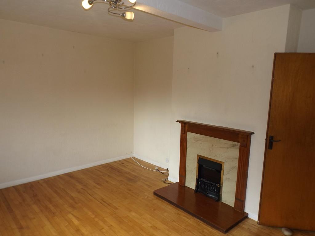 42 Penylan Avenue, Porthcawl... 2 bed detached bungalow £950 pcm (£