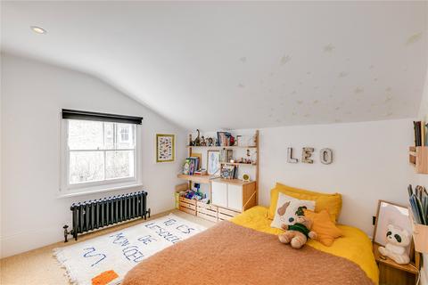 21 Rosenau Crescent, London, SW11 4RY