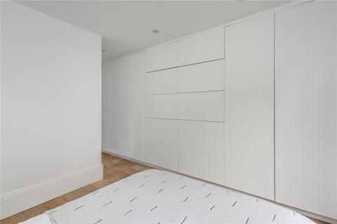 21 Rosenau Crescent, London, SW11 4RY