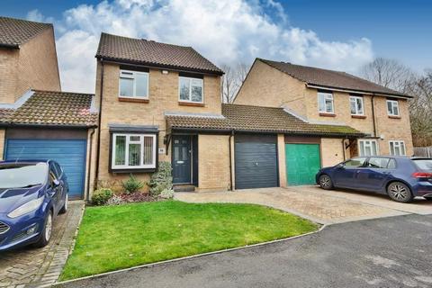 30 Alterton Close, Woking, GU21 3DD