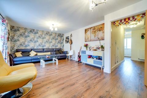 38 Binyon Way, Royston, SG8 5FS