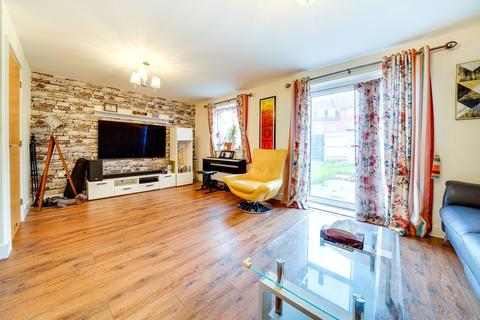 38 Binyon Way, Royston, SG8 5FS