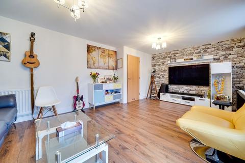 38 Binyon Way, Royston, SG8 5FS