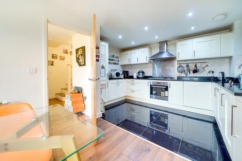 38 Binyon Way, Royston, SG8 5FS