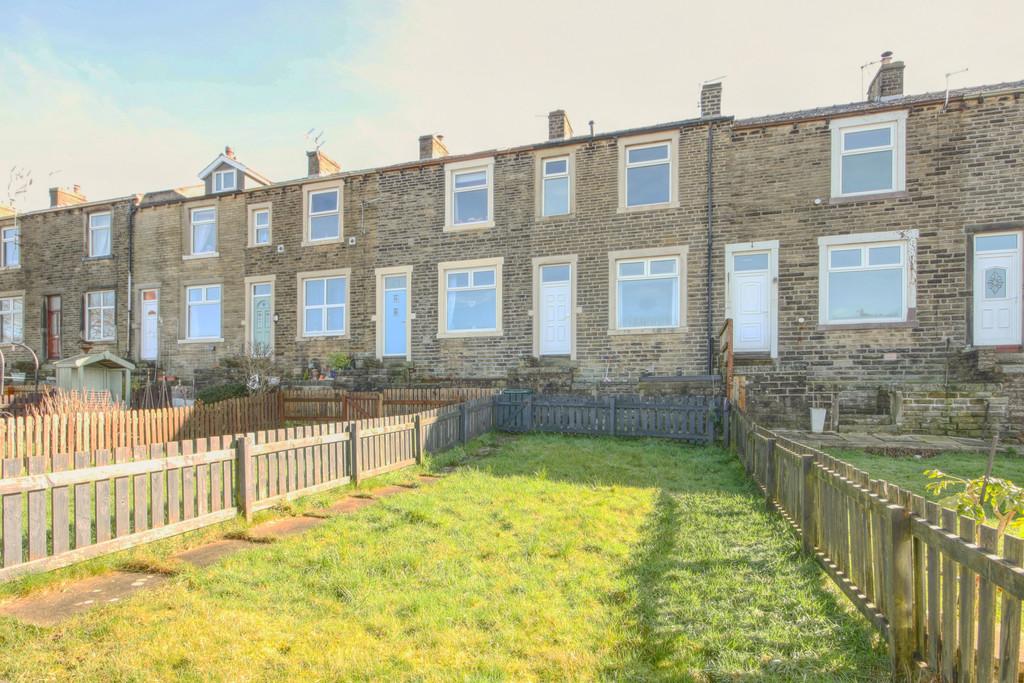 Mostyn Avenue, Earby 3 bed terraced house £149,950