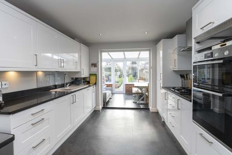 39 Oakdene Road, Brockham, Betchworth, RH3 7JU