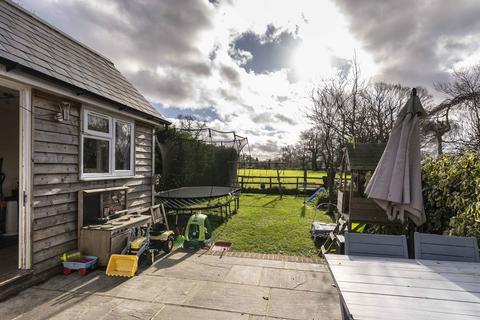 39 Oakdene Road, Brockham, Betchworth, RH3 7JU