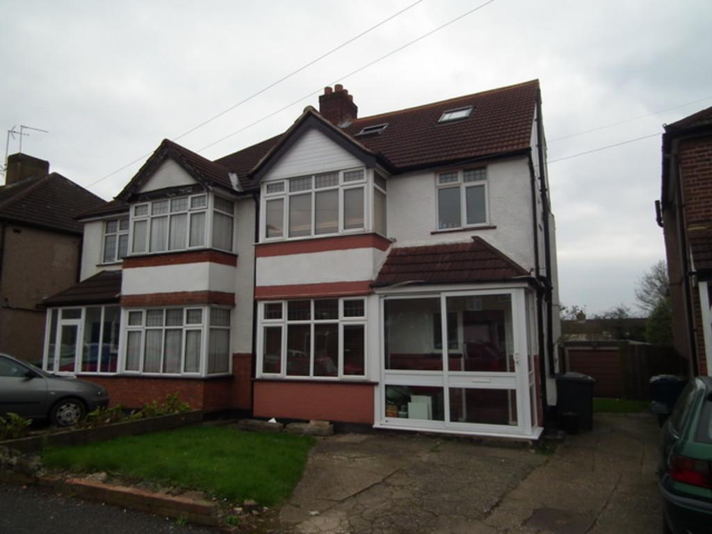 Park Crescent, Harrow Weald 4 bed semidetached house £650,000