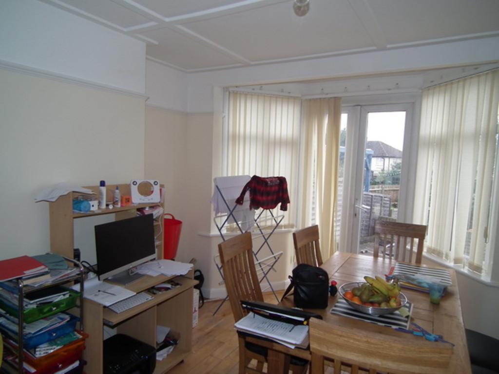 Park Crescent, Harrow Weald 4 bed semidetached house £650,000