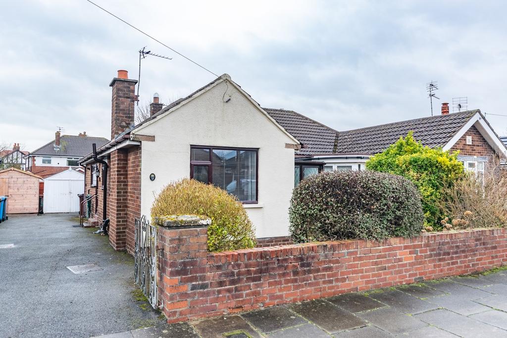 Lomond Avenue, Lytham St Annes, FY8 2 bed semidetached bungalow £187,500