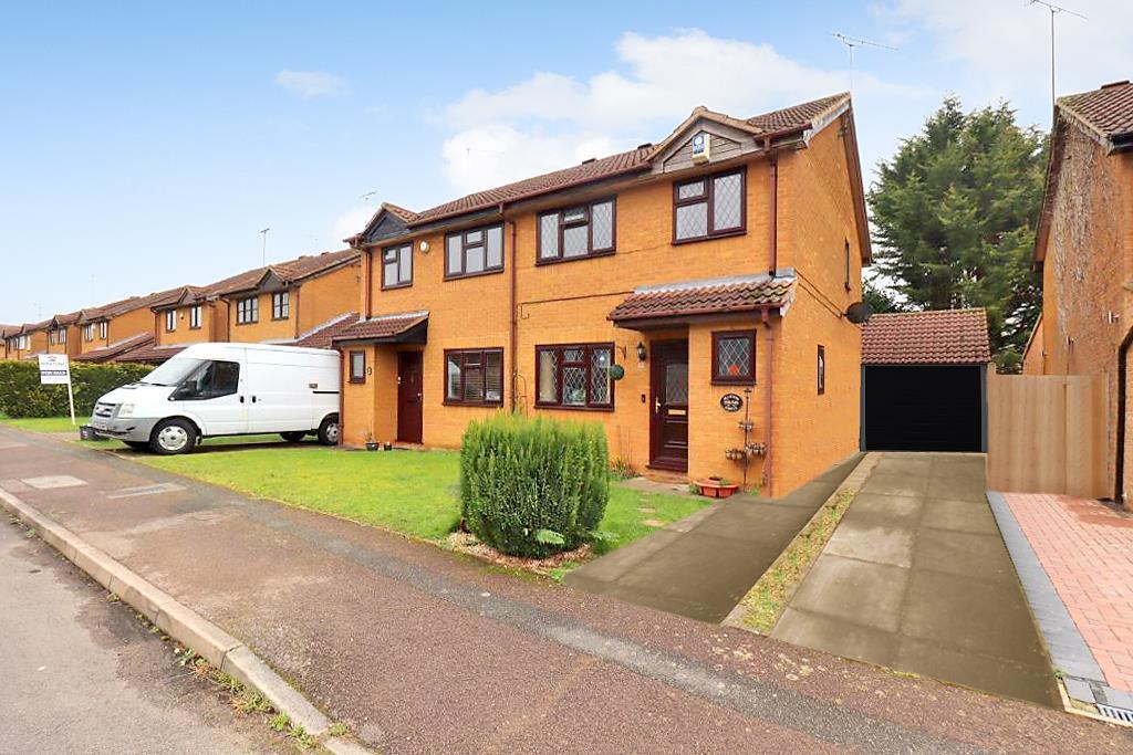 Marsom Grove, Barton Hills, Luton, Bedfordshire, LU3 4BQ 3 bed semi