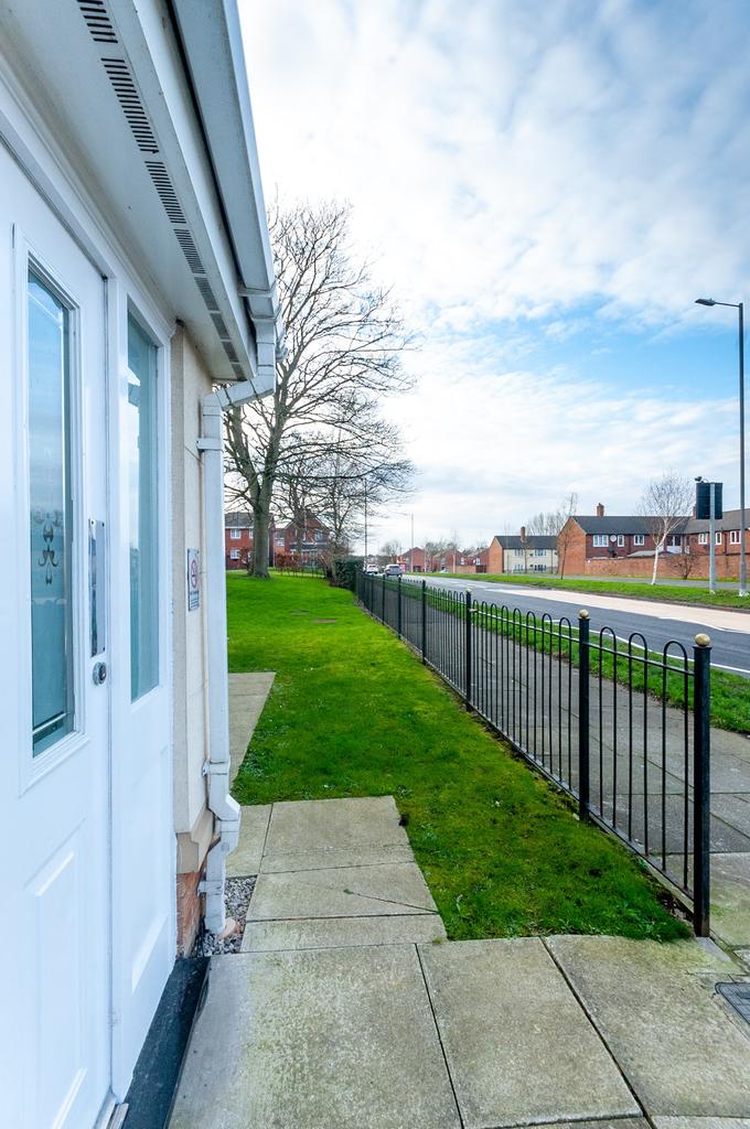 Newton Road, St Helens, WA9 2 bed apartment £65,000