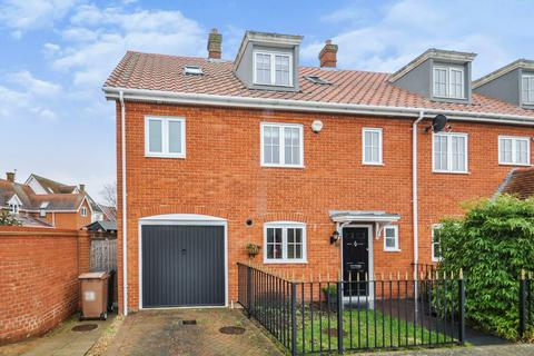4 bedroom end of terrace house for sale - Braganza Way, Springfield, Chelmsford, CM1