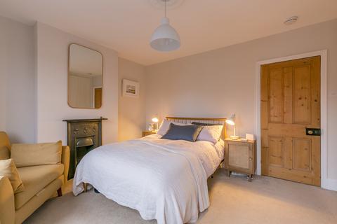 49 Agraria Road, Guildford, GU2 4LF