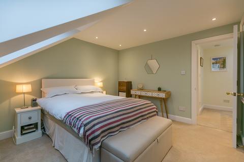 49 Agraria Road, Guildford, GU2 4LF