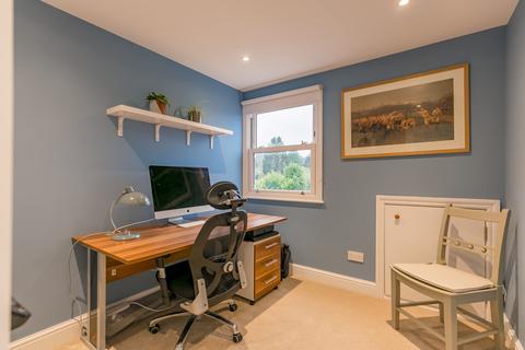 49 Agraria Road, Guildford, GU2 4LF