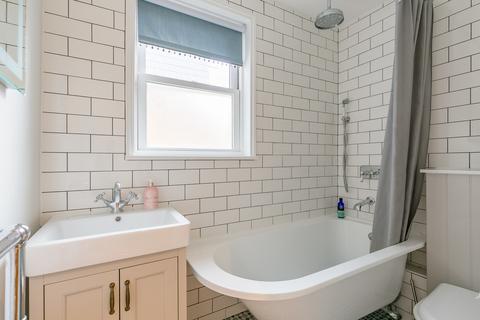 49 Agraria Road, Guildford, GU2 4LF