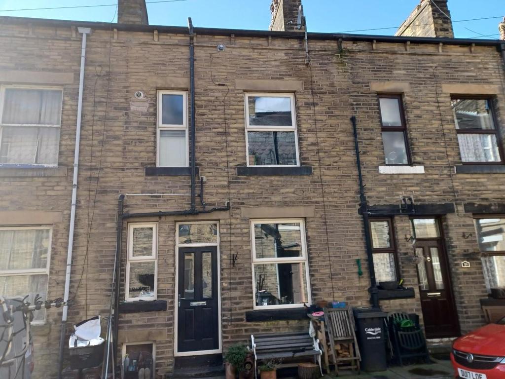 Broughton Street, Off Victoria Road, Hebden Bridge 2 bed terraced house