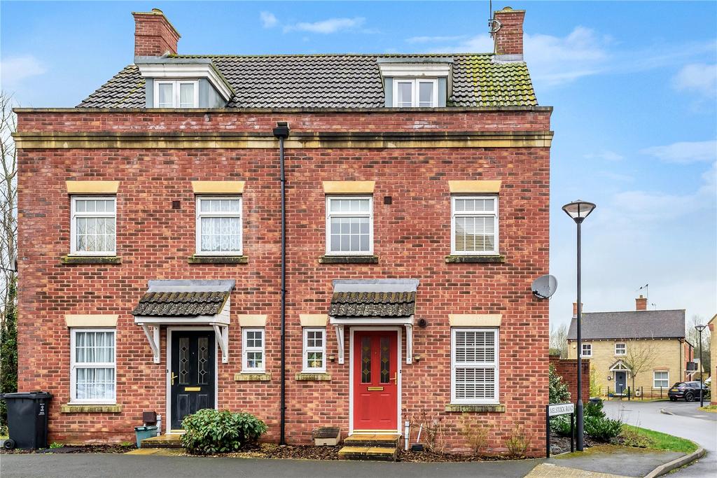 Dydale Road, Taw Hill, Swindon, SN25 3 bed semidetached house £290,000