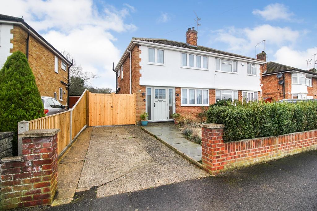 Amblecote Road, Tilehurst, Reading, RG30 3 bed semidetached house £