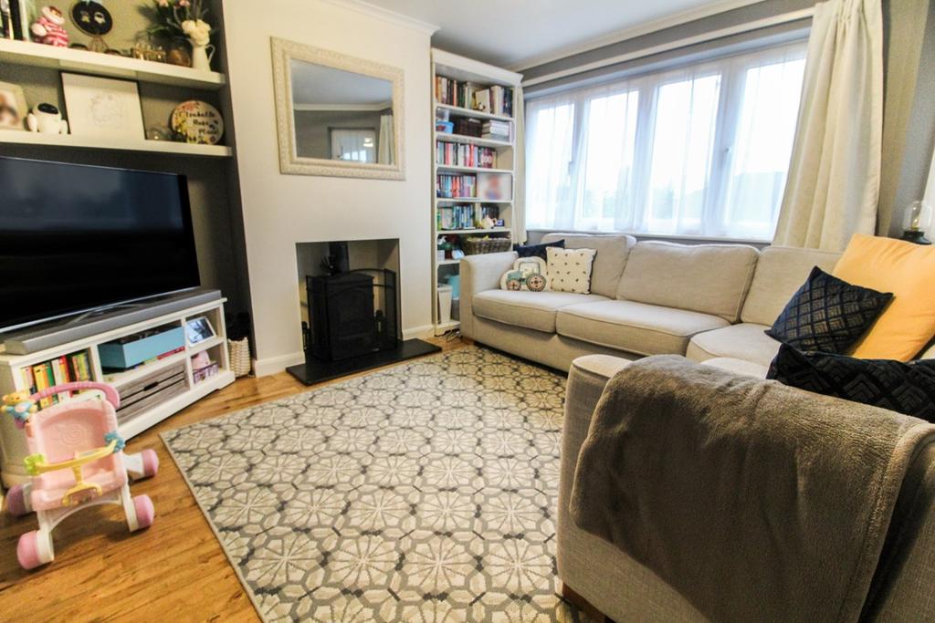 Amblecote Road, Tilehurst, Reading, RG30 3 bed semidetached house £